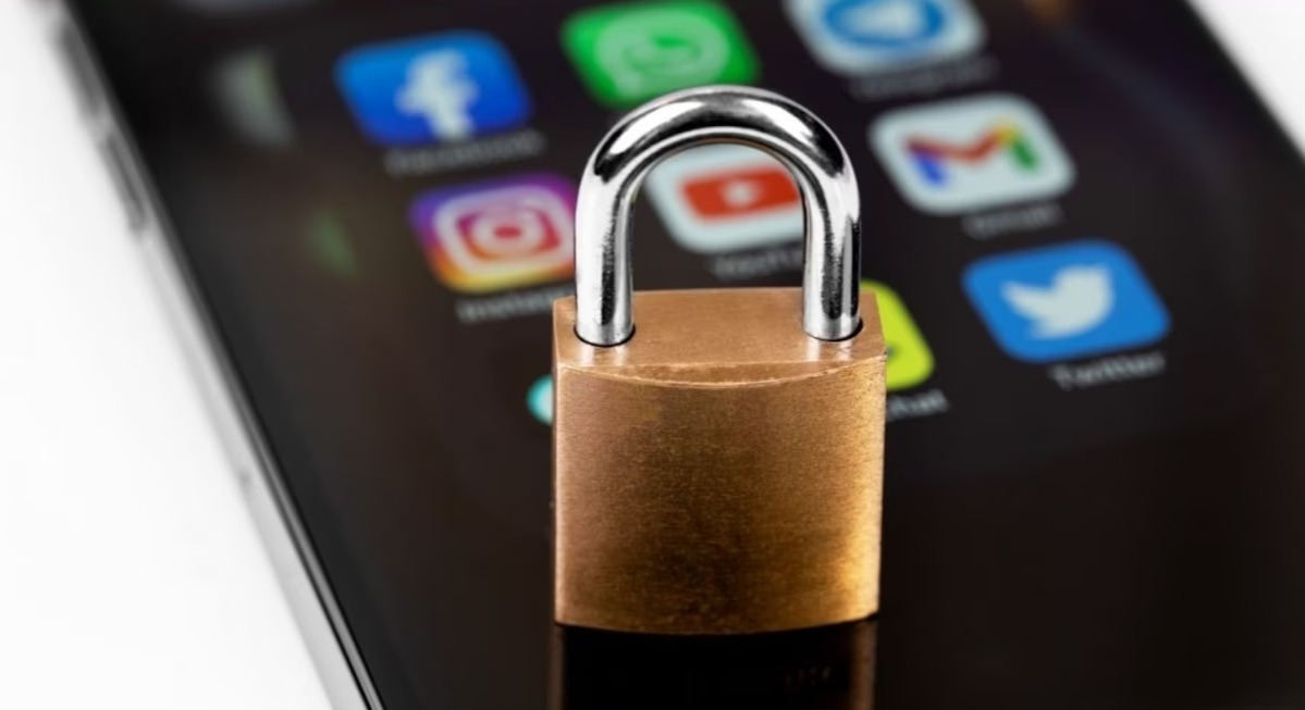 Digital lending companies meet MeitY over apps ban